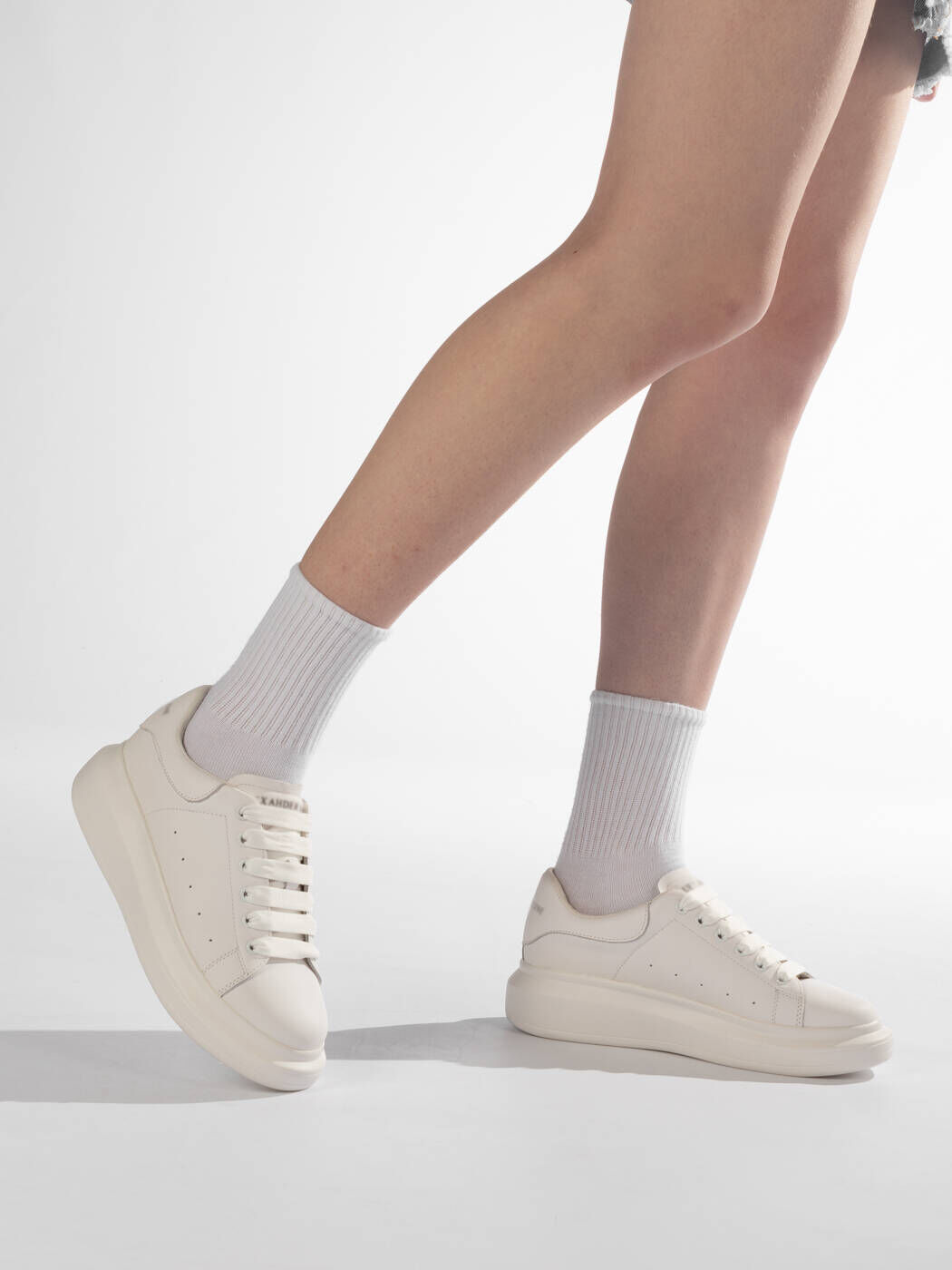 Кросівки жіночі білі шкіра платформа від виробника 2M